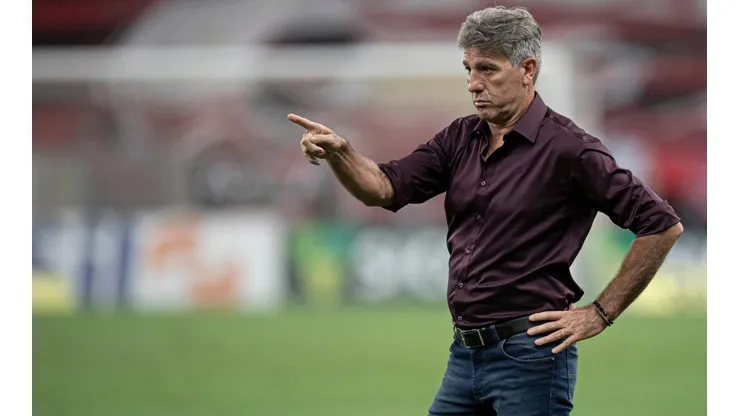 Jorge Rodrigues/AGIF - Renato Gaúcho no comando do Grêmio.