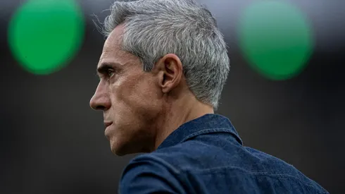 Foto: Jorge Rodrigues/AGIF | Torcedores pedem a saida de Paulo Sousa