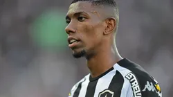Foto: Thiago Ribeiro/AGIF - Kanu: contrato com o Botafogo está na reta final