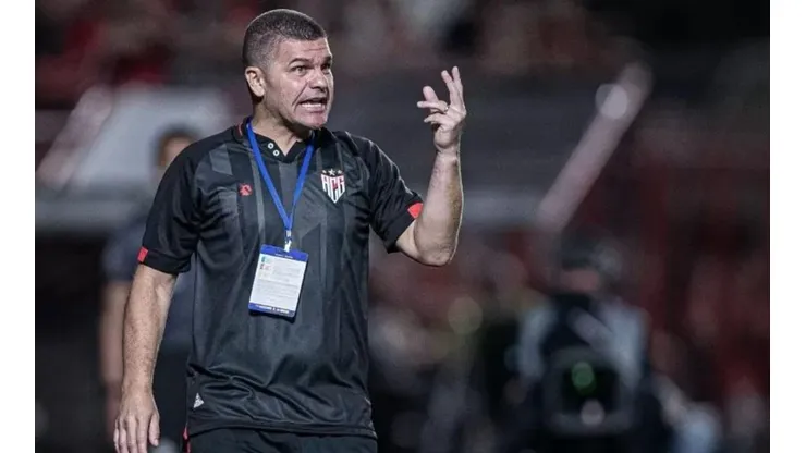 Heber Gomes/AGIF/ Atlético-GO define critério para contratar substituto de Umberto Louzer.