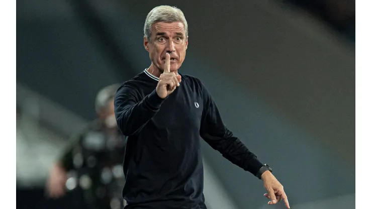 Foto: (Jorge Rodrigues/AGIF) - Luís Castro está encantado com a torcida do Botafogo