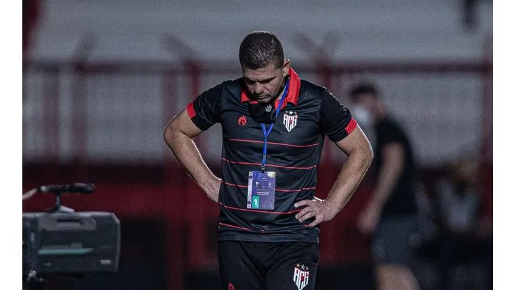 Foto: Heber Gomes/AGIF | Louzer foi demitido horas após revés para o Atlético-MG