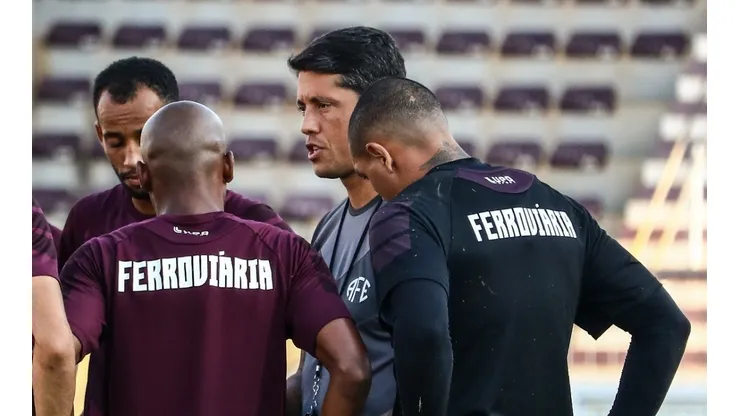 Tiago Pavini/Ferroviária SA. O técnico da Locomotiva justificou suas escolhas em campo durante a derrota ara o Nova Venécia.