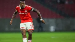 Foto: Pedro H. Tesch/AGIF - Edenílson acusou o lateral Rafael Ramos de racismo