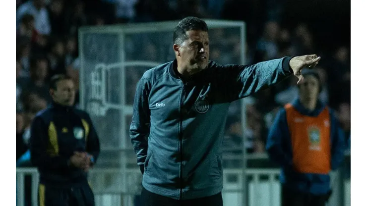 Foto: (Joao Vitor Rezende Borba/AGIF) - Claudinei Oliveira espera colocar o Operário Ferroviário mais perto do G4 da Série B