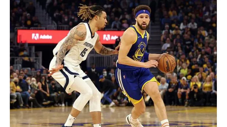Thompson teve uma atuação de gala com oito bolas de 3