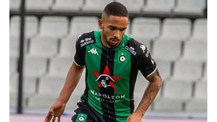 FOTO: C2 SPORTS - Vitinho atuando na Bélgica.