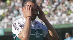 Foto: Gabriel Machado/AGIF - Léo Gamalho: ficou entre os reservas do Coritiba contra o Santos