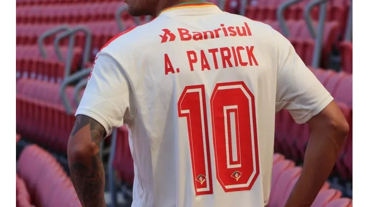 Foto: Reprodução Twitter oficial do Internacional / @SCInternacional - Novo manto reserva do Inter.
