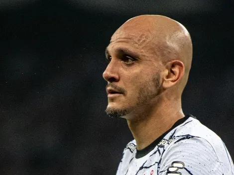 Fábio Santos se manifesta pela 1ª vez sobre situação de Róger Guedes com Vítor Pereira