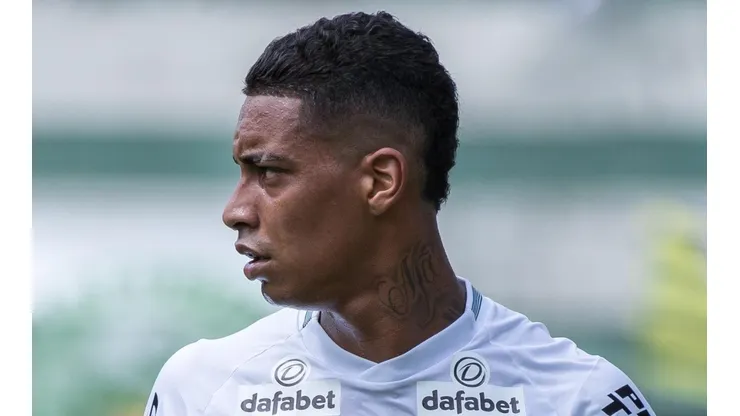 Foto: Robson Mafra/AGIF - Alef Manga vira assunto no Coritiba depois de curtida polêmica