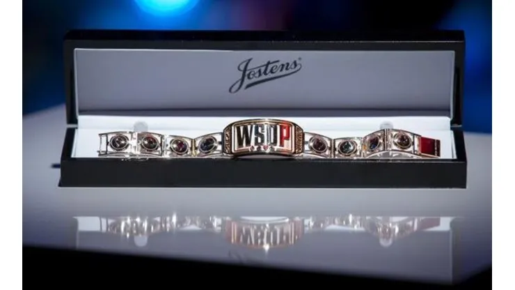 O bracelete é um objeto de desejo dos jogadores de poker (Foto: Katerina Lukina/PokerNews)