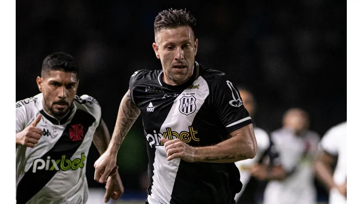 Foto: (Jorge Rodrigues/AGIF) - Fábio Sanches segue barrado pelo departamento médico da Ponte Preta