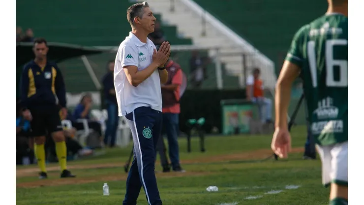 Rogério Capela/AGIF. Como interino, Ben-Hur Moreira busca construir reação do Guarani na Série B