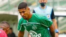 Foto: (Dinho Zanotto/AGIF) - Fernando é o dono da lateral esquerda da Chape em 2022