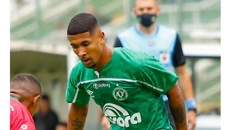 Foto: (Dinho Zanotto/AGIF) - Fernando é o dono da lateral esquerda da Chape em 2022