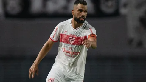 Foto: (Francisco Cedrim/AGIF) - Maicon garantiu que seu objetivo no CRB é estar em campo sempre que possível