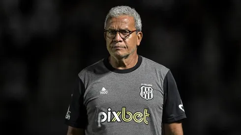 Foto: (Thiago Ribeiro/AGIF) - Hélio dos Anjos, técnico da Ponte, deu seu 'ok' para a saída do jogador