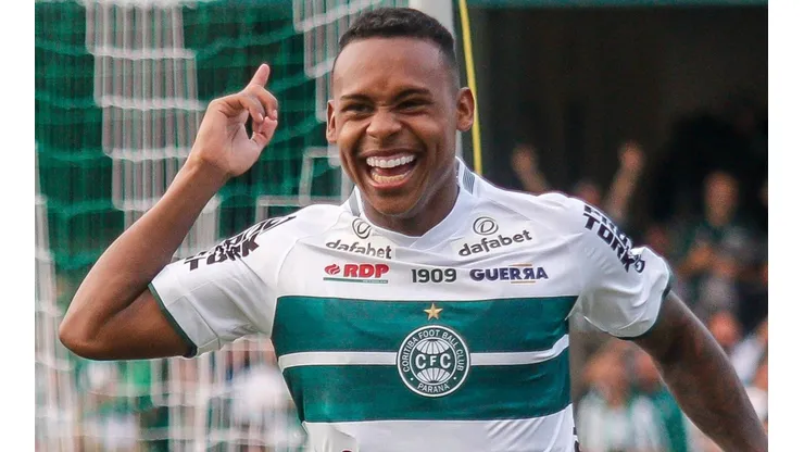 Foto: Gabriel Machado/AGIF - Igor Paixão: desfalca o Coritiba contra o Santos