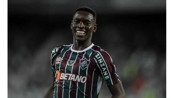 Luiz Henrique está negociado pelo Fluminense (Foto: Thiago Ribeiro/AGIF)