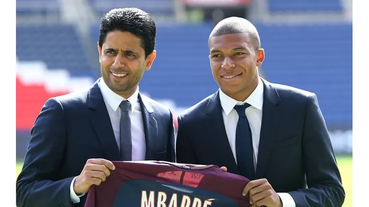 Foto: Jean Catuffe/Getty Images/França - Nasser Al-Khelaifi e Mbappé: presidente se manifestou sobre o futuro do craque do PSG
