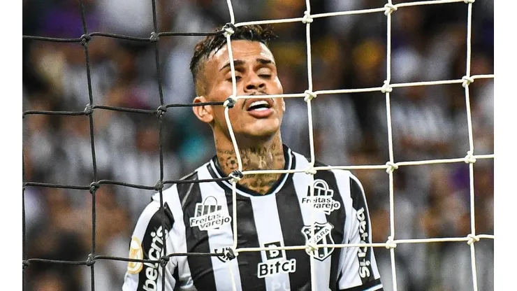 Foto: Kely Pereira/AGIF - Richard e mais 5 são baixas para Dorival em partida da Copa do Brasil