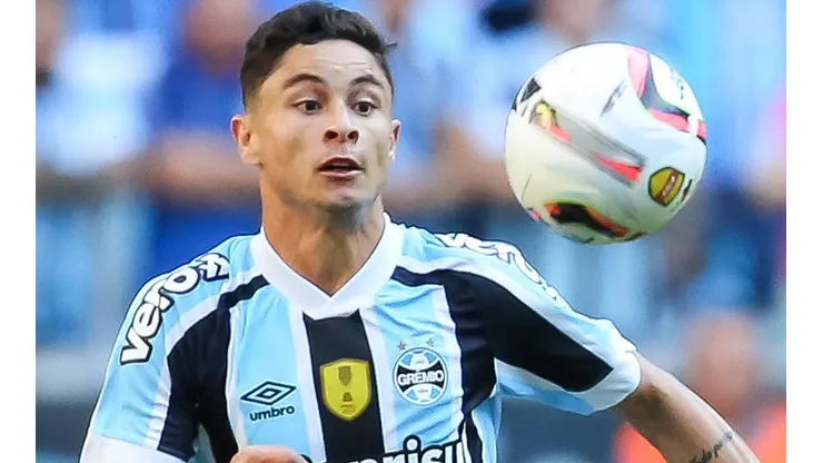 Foto: Pedro H. Tesch/AGIF - Diogo Barbosa: alvo de críticas da torcida do Grêmio