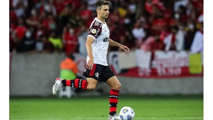 Rodrigo Caio pode ganhar minutos no Flamengo (Foto: Pedro H. Tesch/AGIF)
