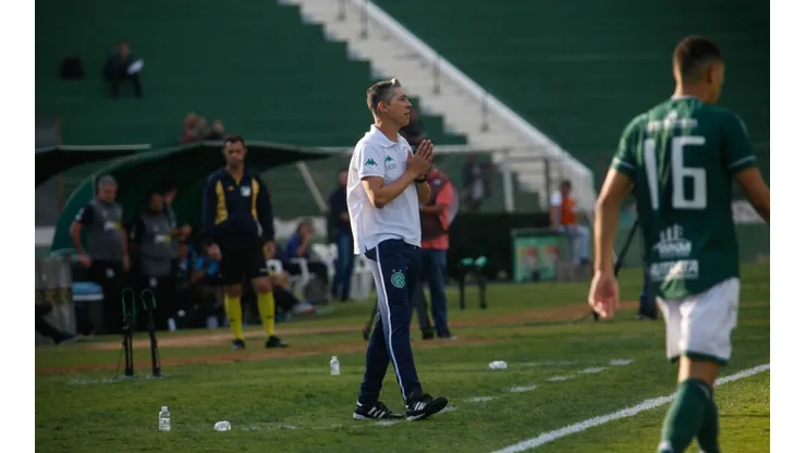 Ben-Hur Moreira terá dores de cabeça para escalar o Guarani, cheio de desfalques