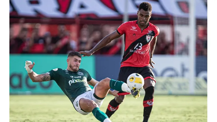 Foto: (Heber Gomes/AGIF) - Pedro Raul foi um dos personagens do último clássico entre Goiás e Atlético-GO