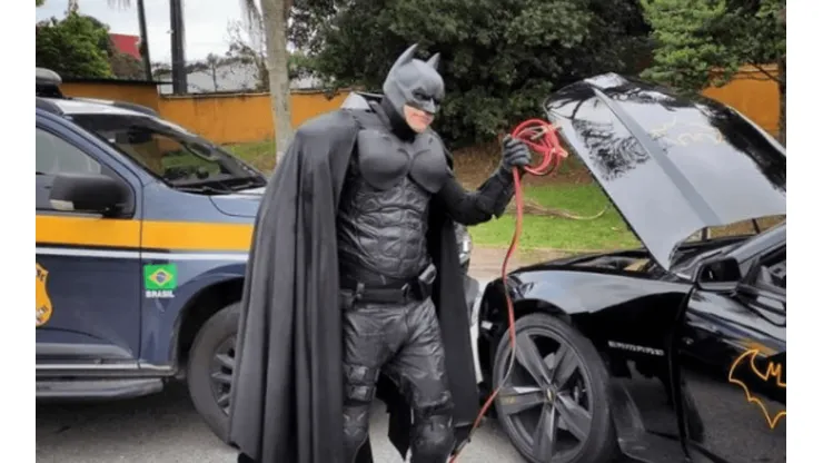Batmóvel ficou sem bateria na rodovia de SC