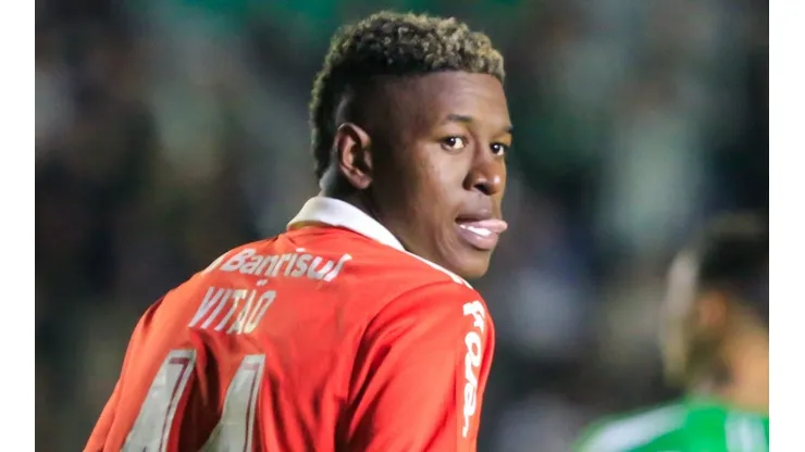 Foto: Luiz Erbes/AGIF - Vitão está emprestado ao Inter até junho e futuro é incerto sem consentimento do Shakhtar