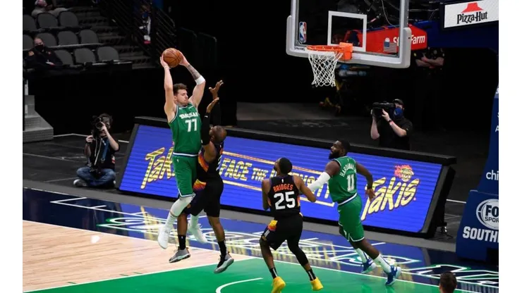 Greg Nelson/Sports Illustrated via Getty Images/ NBA 2021/2022: Suns x Mavericks e Heat x 76ers entram em quadra nesta noite; saiba onde assistir ao vivo.