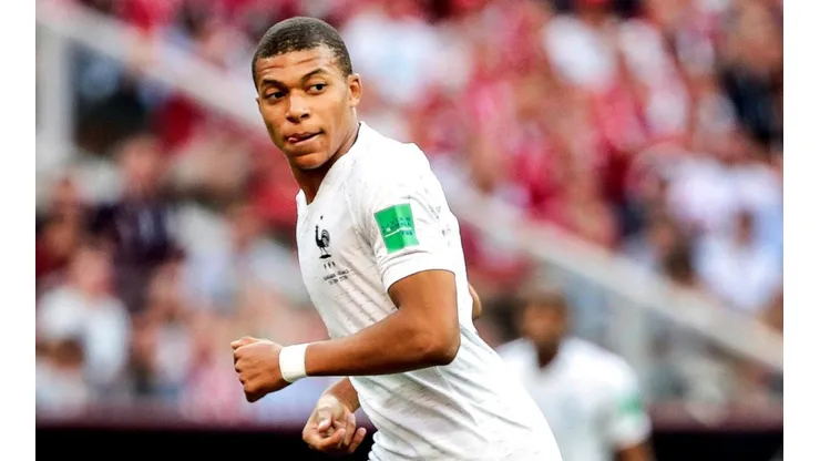 Foto: Ale Cabral/AGIF - Titular do Santos deixa Mbappé e Benzema para trás