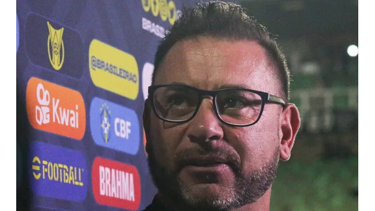 Turco Mohamed fica por 'um fio' no Galo e motivo da possível demissão surpreende