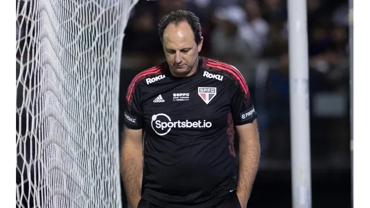 Foto: (Diogo Reis/AGIF) - Rogério Ceni pode desfalcar o São Paulo nos próximos jogos