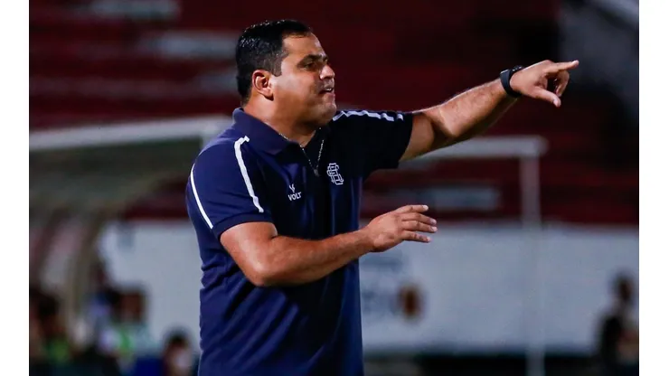 Foto: Rafael Vieira/AGIF - Leston Júnior deixou o Santa Cruz no último fim de semana