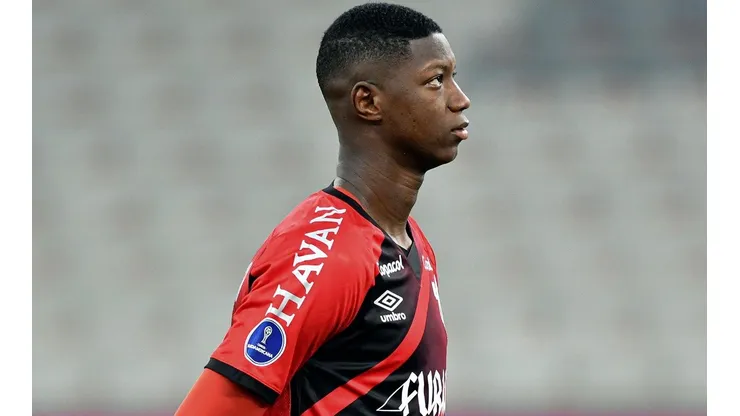 Foto: Divulgação/Athletico - Babi foi relacionado e pode voltar a jogar uma partida em quase 10 meses