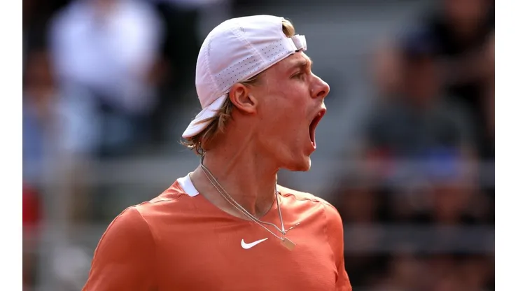 Alex Pantling/Getty Images - Shapovalov, em quadra na Itália