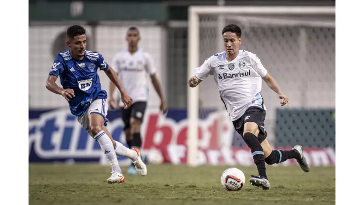 Foto: Lucas Uebel/Grêmio FBPA - Gabriel Silva deve entrar no time titular e acabar com "tripé" de volantes do Grêmio