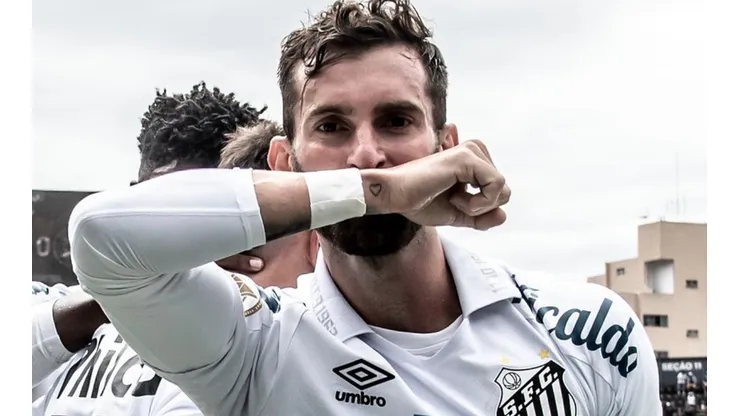 Foto: Ivan Storti/Santos FC - Léo Baptistão será titular contra o Coritiba na ausência de Ângelo