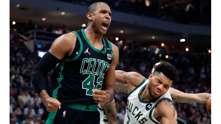 Al Horford não tomou conhecimento dos Bucks. Jim Davis/The Boston Globe via Getty Images)