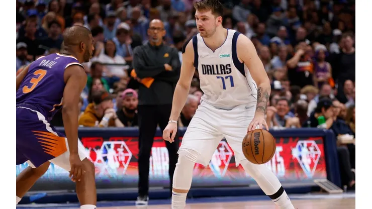 Ron Jenkins/Getty Images - Chrsi Paul e Luca Doncic em jogo