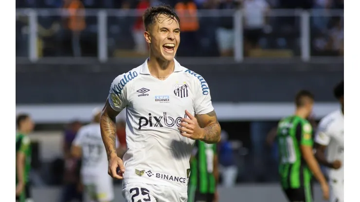 Zanocelo tem se destacado no Santos (Foto: Fernanda Luz/AGIF)