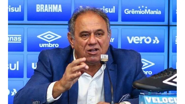 Lucas Uebel/ Grêmio FBPA/ "Vai nos dar a resposta"; Denis Abrahão comenta sobre meia e projeta recuperação no Grêmio.
