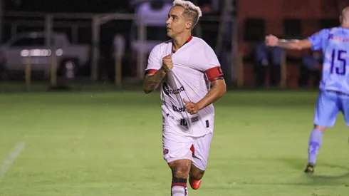 Renan Oliveira/AGIF - Jadson vira passado e Vitória busca novo meia.