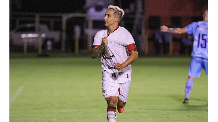 Renan Oliveira/AGIF - Jadson vira passado e Vitória busca novo meia.