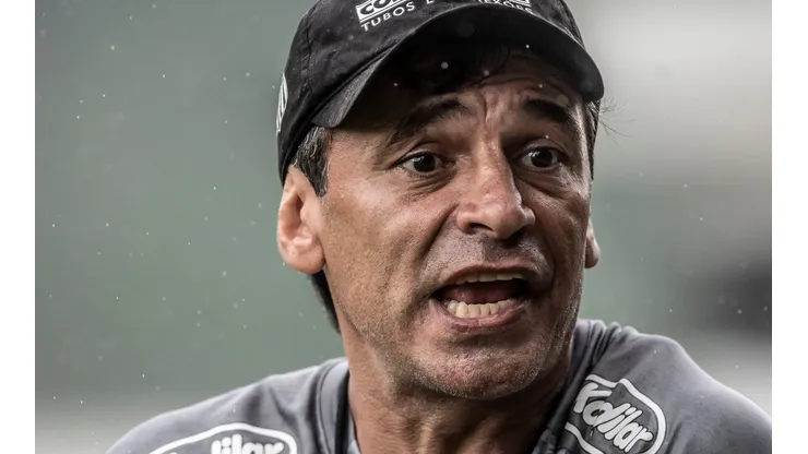 Foto: Ivan Storti/Santos FC - Bustos pode trocar Lucas Pires de posição, passando o ala ao meio de campo