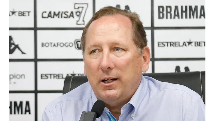Textor se revolta com decisão a favor do Flamengo e ‘apimenta’ rivalidade pré-clássico