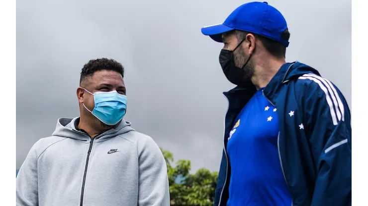 Foto: Gustavo Aleixo/Cruzeiro - Pezzolano conversa com Ronaldo durante treino no Cruzeiro